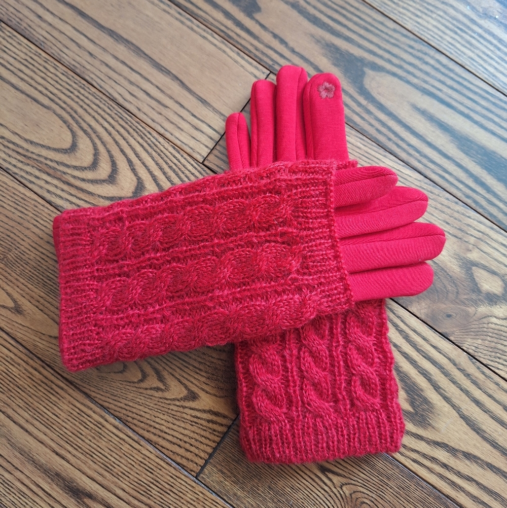 NWOT Northern Reflections Red Women's Cable-Knit Touchscreen Gloves